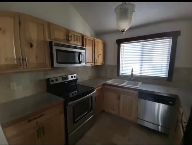 Building Photo - 4675 S Buckley Way