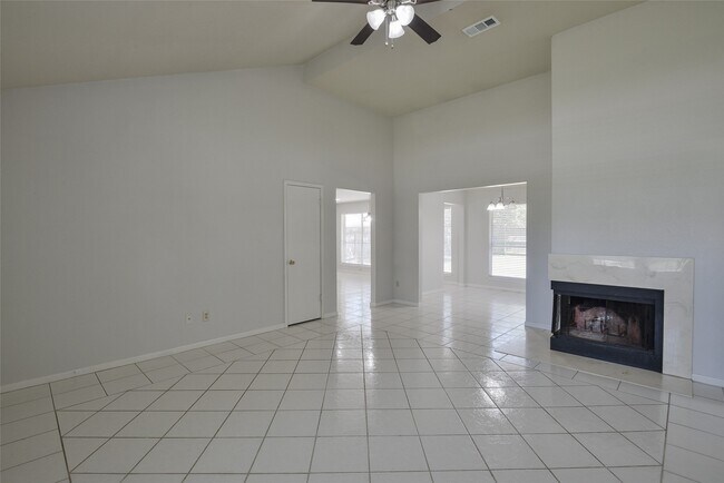 Foto del edificio - 2311 Old Oak Ln