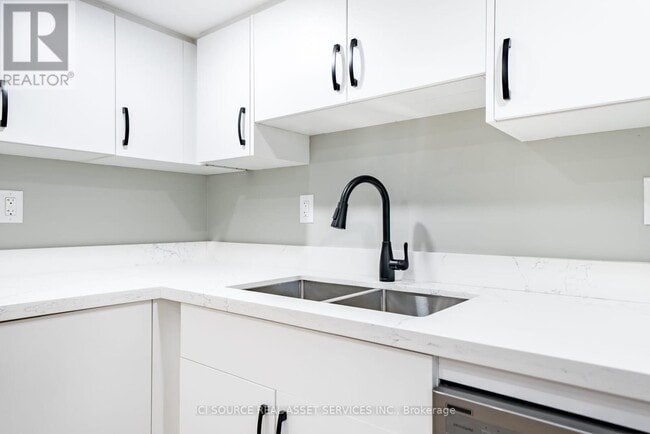 Building Photo - 61 Eric Clarke Dr