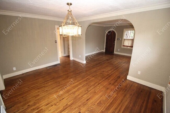 Building Photo - 1127 E 36th Pl