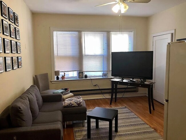 Foto del edificio - 3917 N Southport Ave