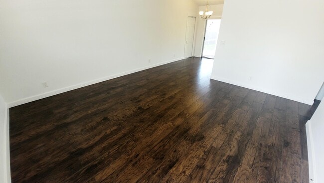 Building Photo - 135 Village Cir
