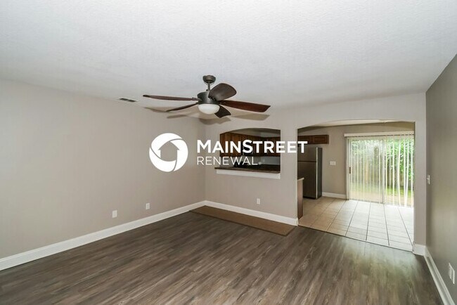 Building Photo - 3 Bedroom Pet-Friendly Home in Jacksonville, FL with Main Street Renewal