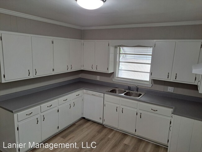 Foto del edificio - 2 br, 1 bath House - 205 E 2nd St