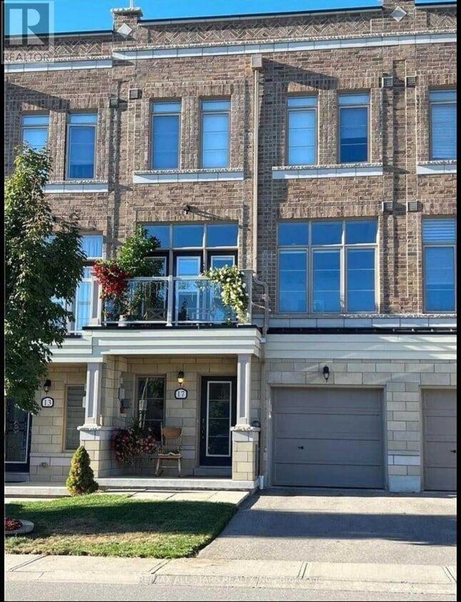 Primary Photo - 17 Cornerbank Cres
