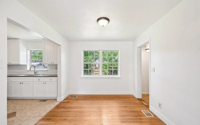 Building Photo - !!MOVE IN SPECIAL: 1 Month Free on a 13 months lease!! Beautiful 3 Beds 2 Baths Home with Spaciou...