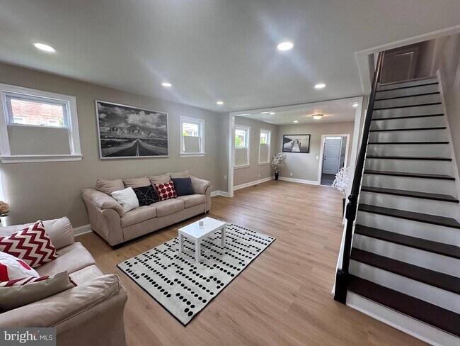 Building Photo - 2800 Erdman Ave