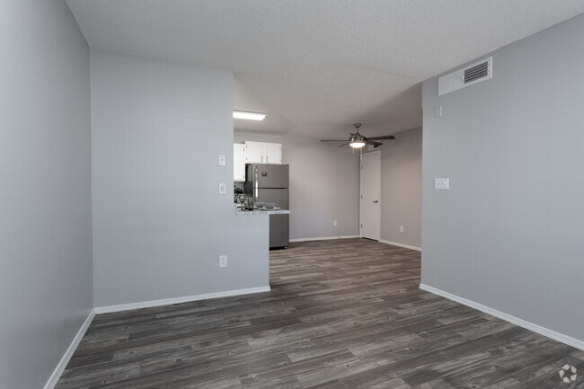 2BR, 1BA - 739 SF - The Palisades