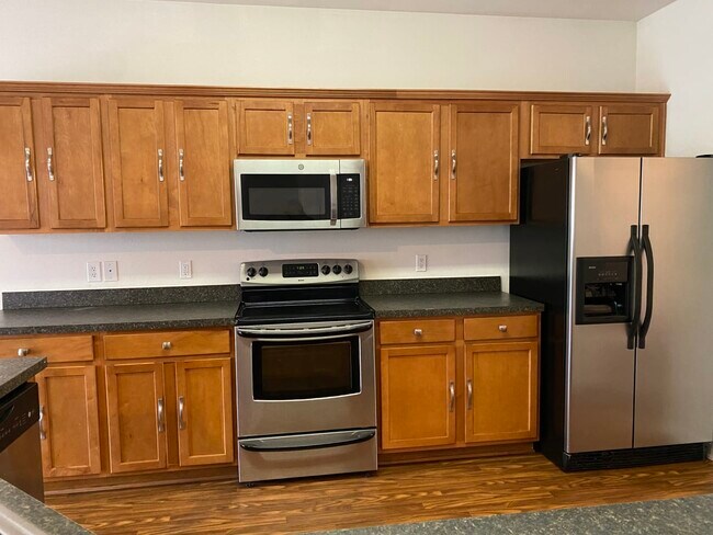 Building Photo - 2493 Ingleside Dr