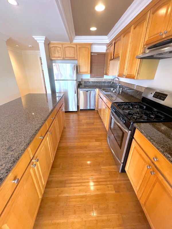 Foto del edificio - 100 Cliff Dr