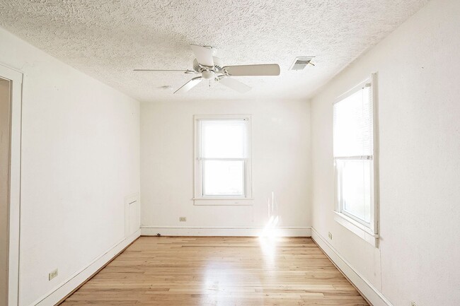 Building Photo - 1306 Chesapeake St