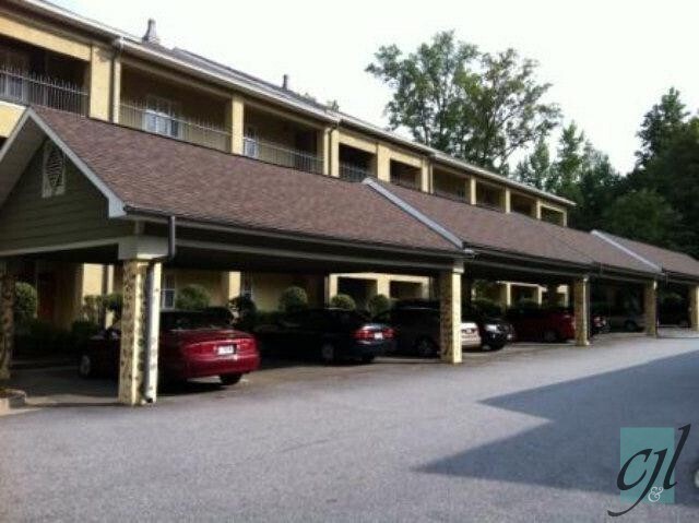 Building Photo - Immaculate Condo in The Flats of Woodlake!...