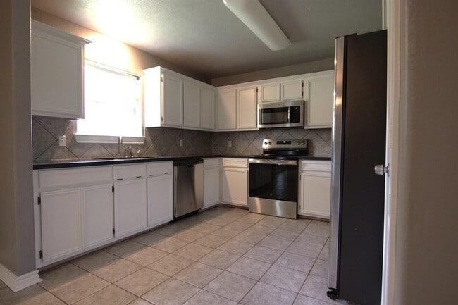 Building Photo - 8525 Sunflower Ln