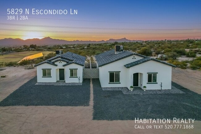 Building Photo - 5829 N Escondido Ln