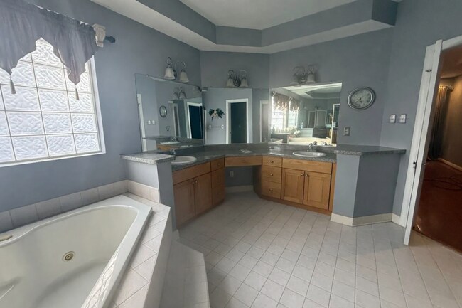 Building Photo - Amazing 5-Bed, 2.5-Bath Home on a Cul-de-Sac "ASK ABOUT OUR ZERO DEPOSIT"