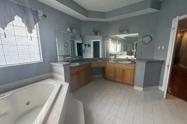 Building Photo - Amazing 5-Bed, 2.5-Bath Home on a Cul-de-Sac