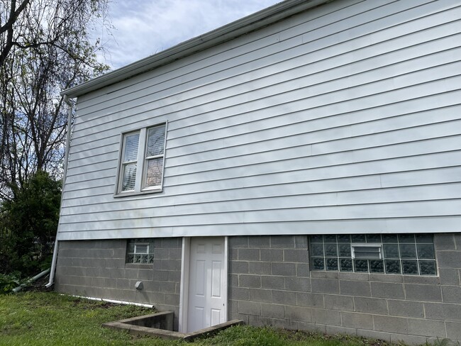 Building Photo - 11 Strabane Ave