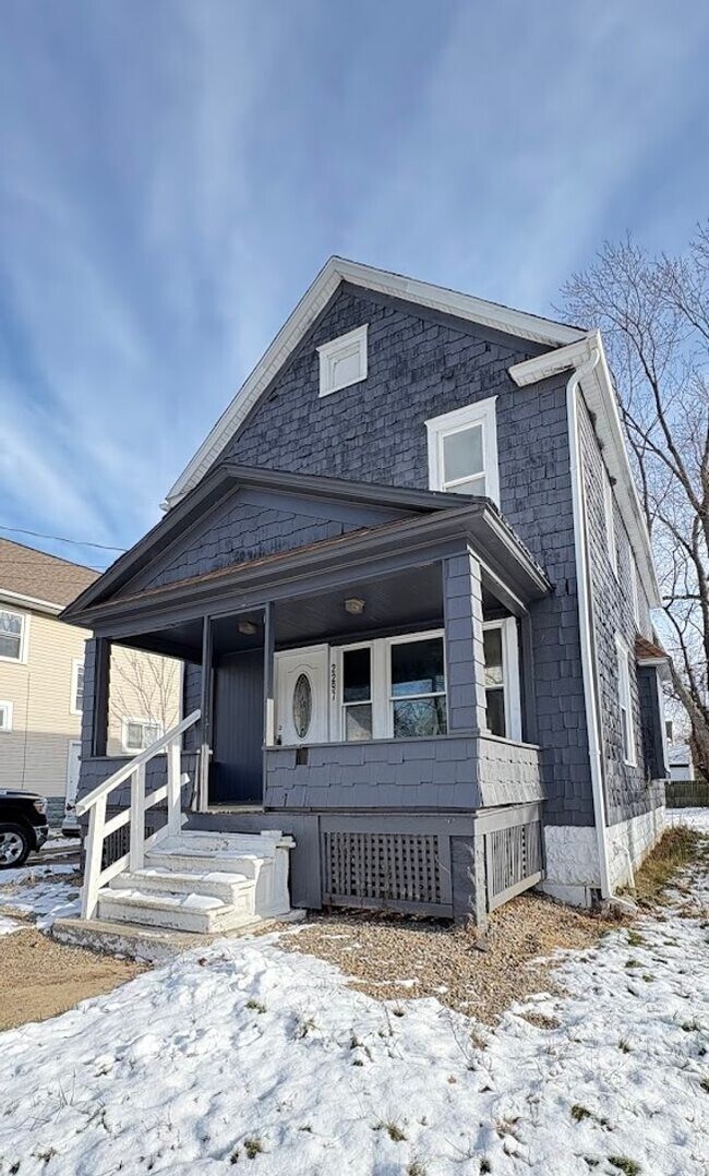 Building Photo - 2297 8th St SW