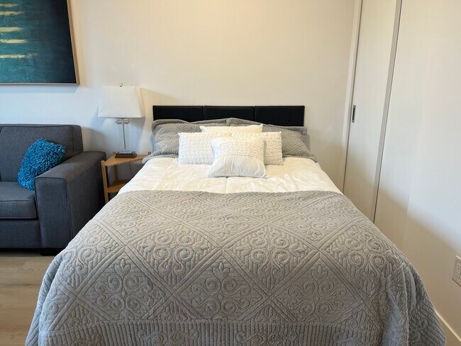 Photo du bâtiment - 2450 Garden Dr