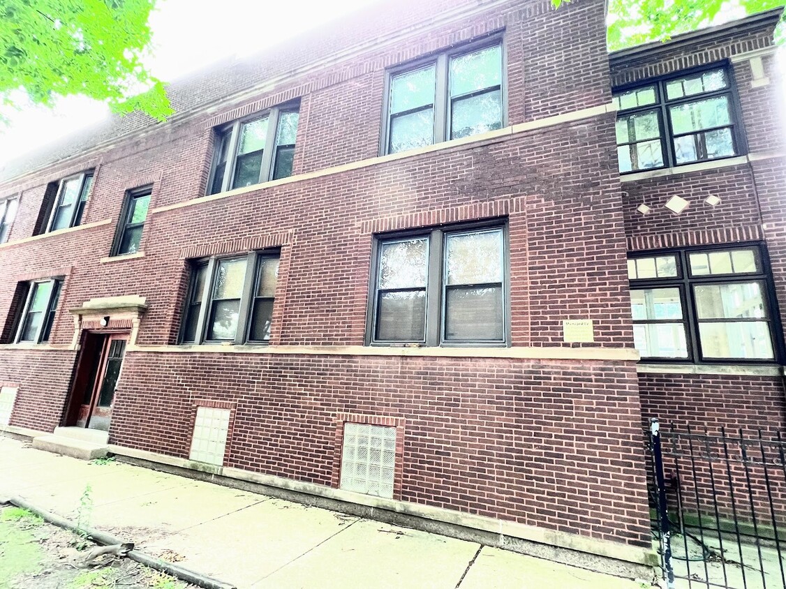 Foto principal - 4322 N Hoyne Ave