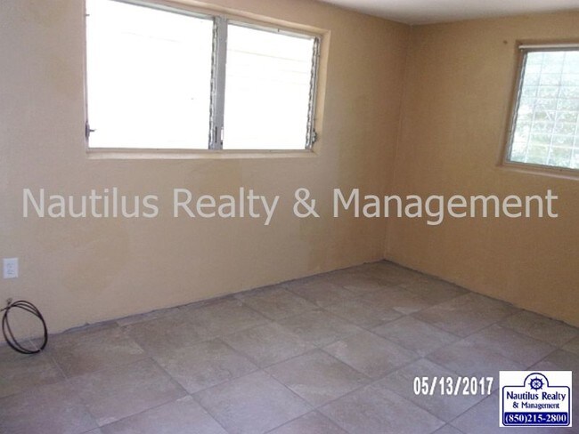 Building Photo - 853 Redwood Ave