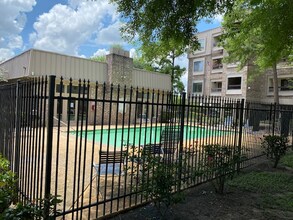 Building Photo - 2207 S Braeswood Blvd