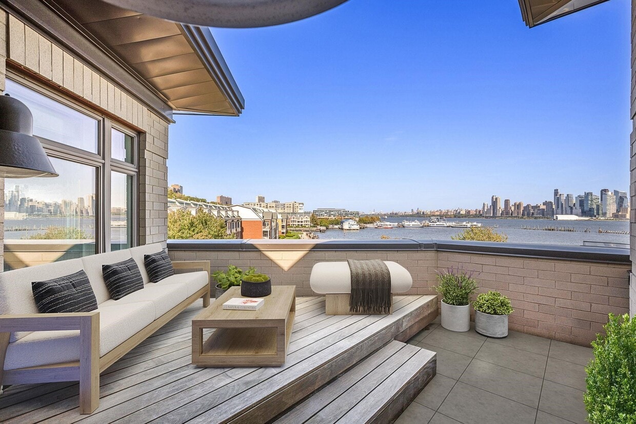 Primary Photo - TH3 Henley Pl