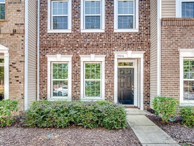 Building Photo - 19036 Lake Breeze Dr