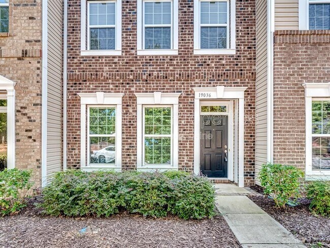 Foto del edificio - 19036 Lake Breeze Dr
