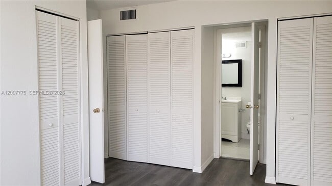 Foto del edificio - 1251 NE 108th St