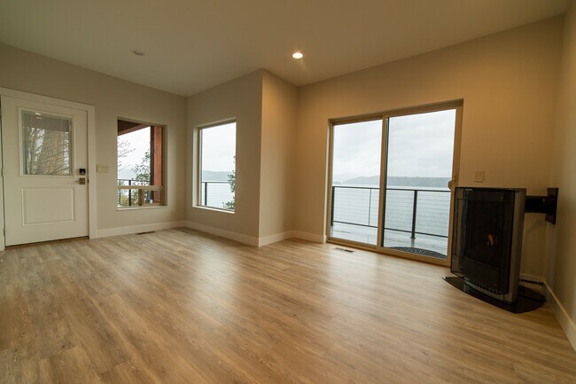 Foto del edificio - 2296 S Silver Beach Rd