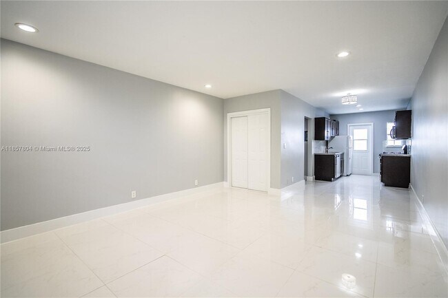 Building Photo - 320 84th St