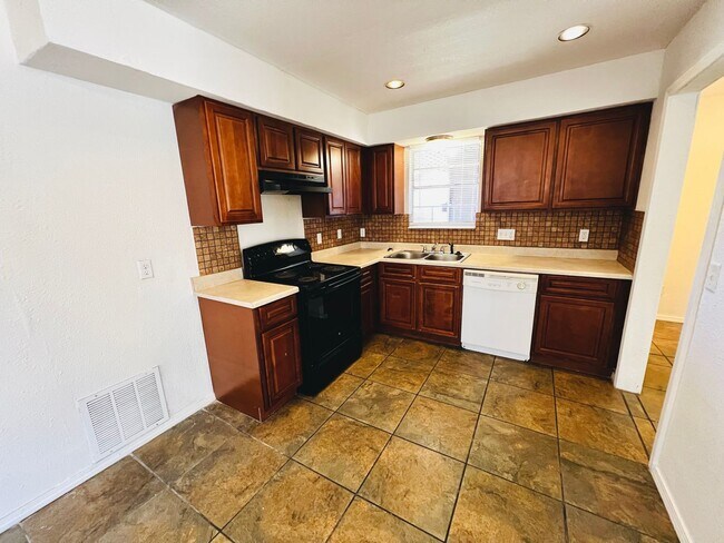 Building Photo - Cute 3BD 2BA Home in Midwest City!!!