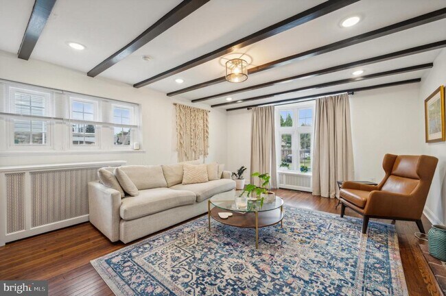 Foto del edificio - 504 Gainsboro Rd