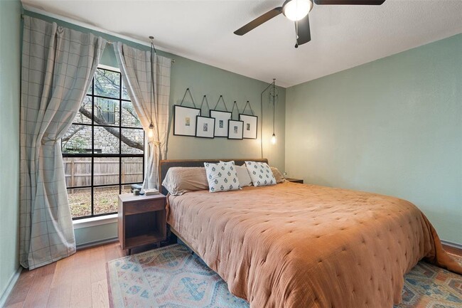 Foto del edificio - 4159 Steck Ave