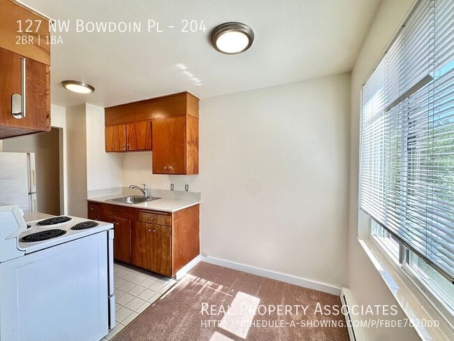 Building Photo - 127 NW Bowdoin Pl
