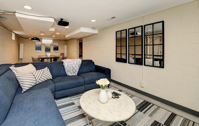 Foto del edificio - 1585 Barrington Rd
