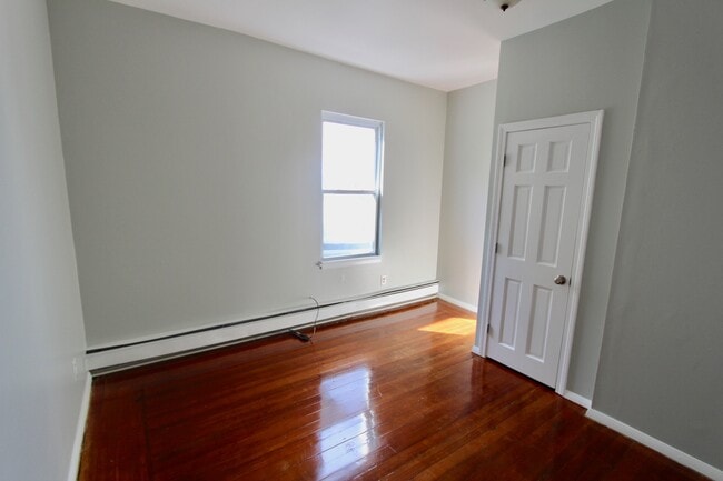 Building Photo - 643 Beach St