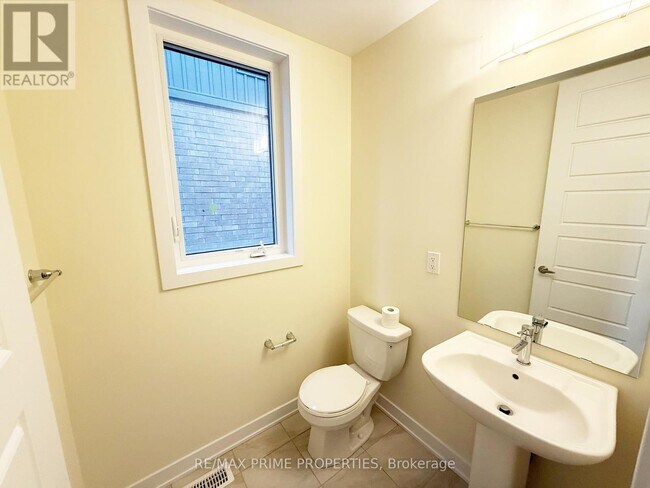 Building Photo - 27 STARBOARD Cres