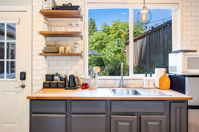 Foto del edificio - 8725 29th Ave NW