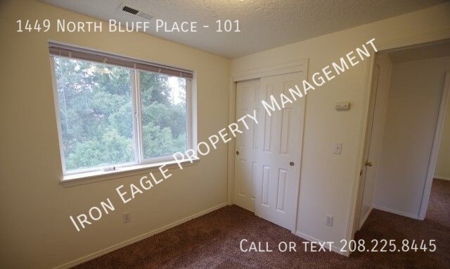 Foto del edificio - 1449 N Bluff Pl