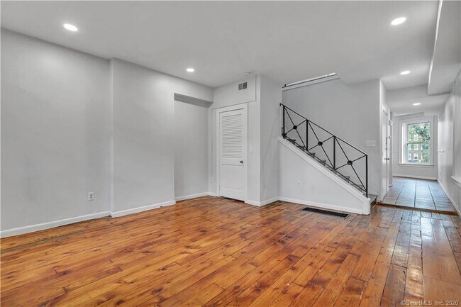 Building Photo - 168 Park St