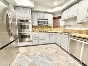 Building Photo - 1135 Rexford Dr