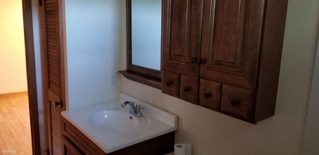 Foto del edificio - 3 br, 1.5 bath House - 50 North Main Street