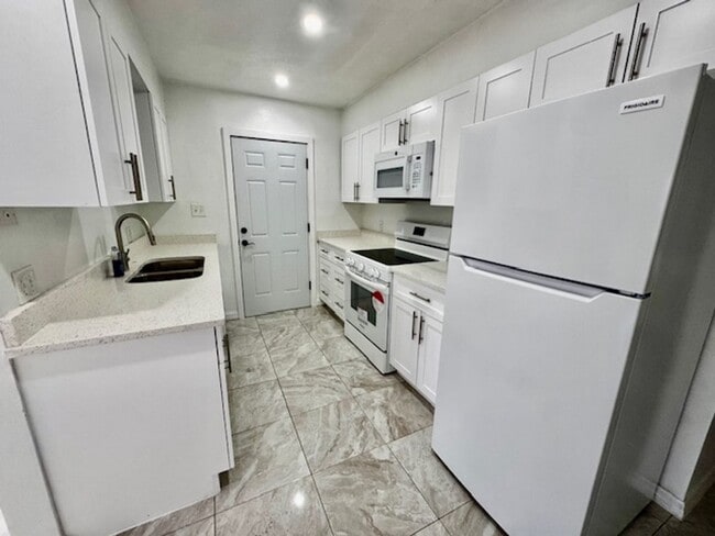 Foto del edificio - 1245 SE 8th St