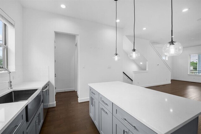 Building Photo - 2218 McGowen St