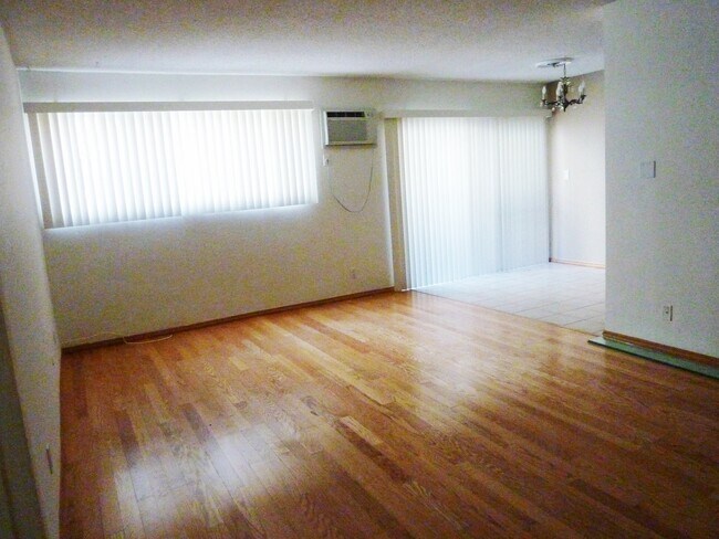 Foto del edificio - 2055 Rodney Dr