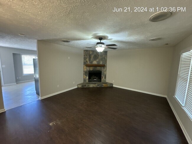 Foto del edificio - 5032 Shimmer Dr