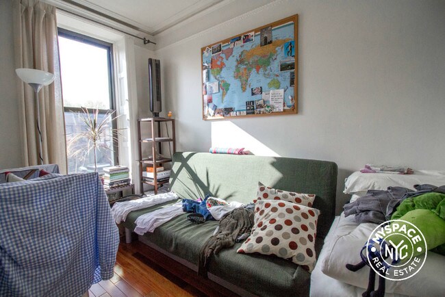 Foto del edificio - 461 Willoughby Ave