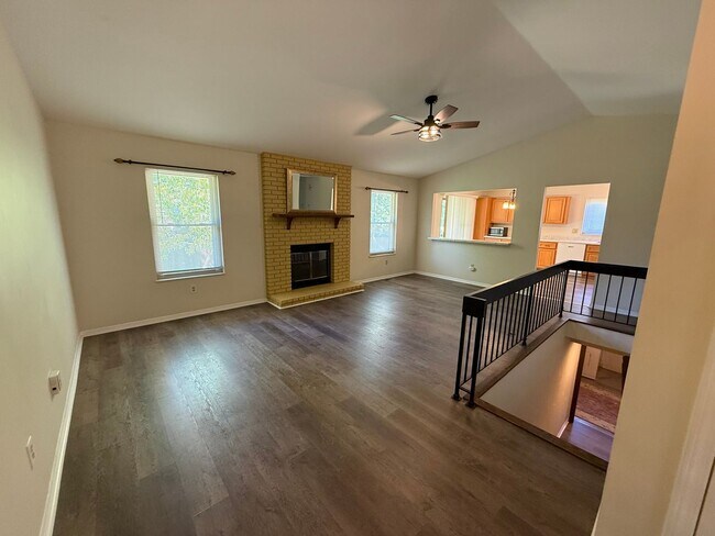 Building Photo - 17 Hurstfield Ct